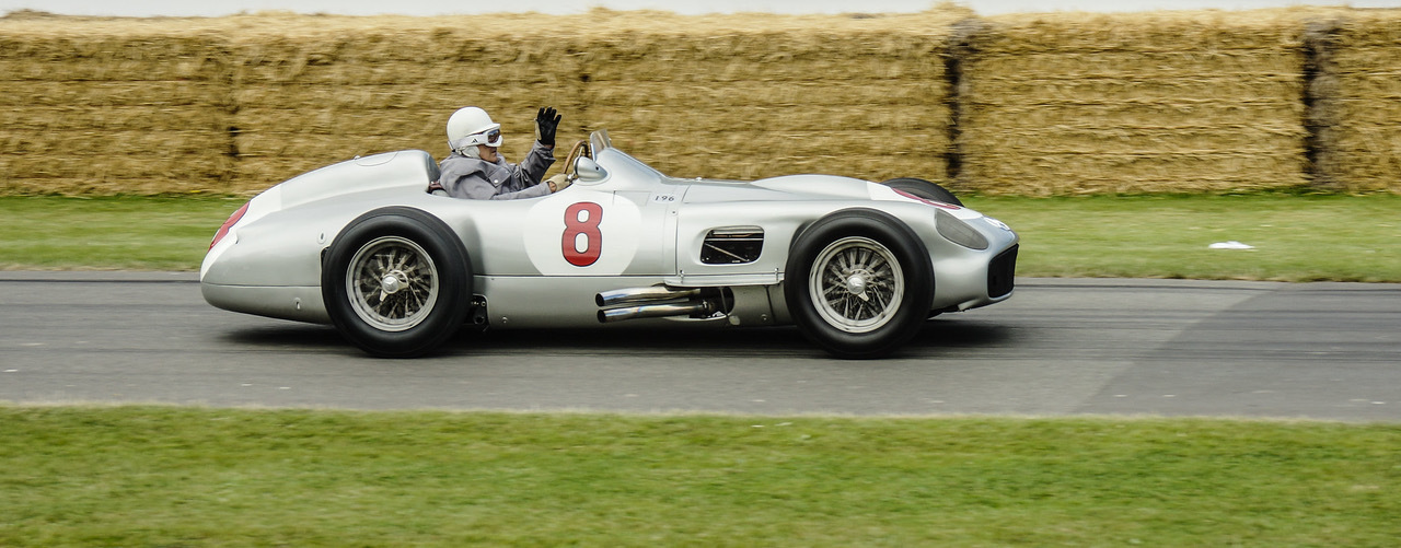 Legend driver Stirling Moss passes away at age 90 | Rare Car Network