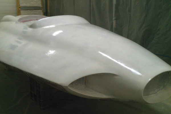 Completing the top, Tony used an epoxy gelcoat to create a hard shell that wouldn’t melt the closed-cell styrofoam base. 